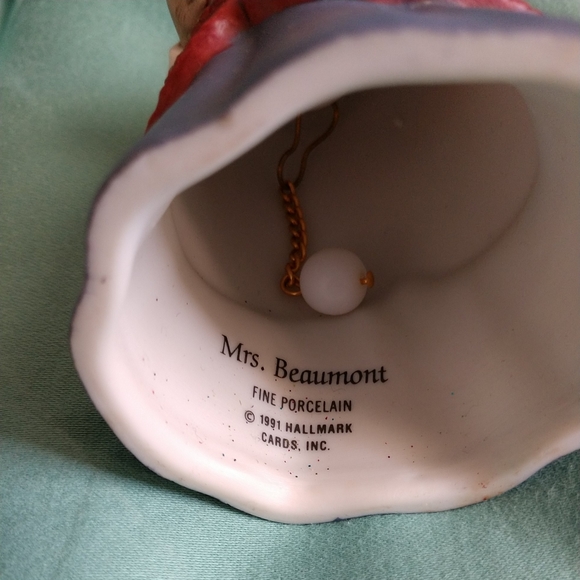 Hallmark 1981 Carole Singer Bell Marked 4.3" x 2".Mrs Beaumont Fine Porcelain - Picture 7 of 8